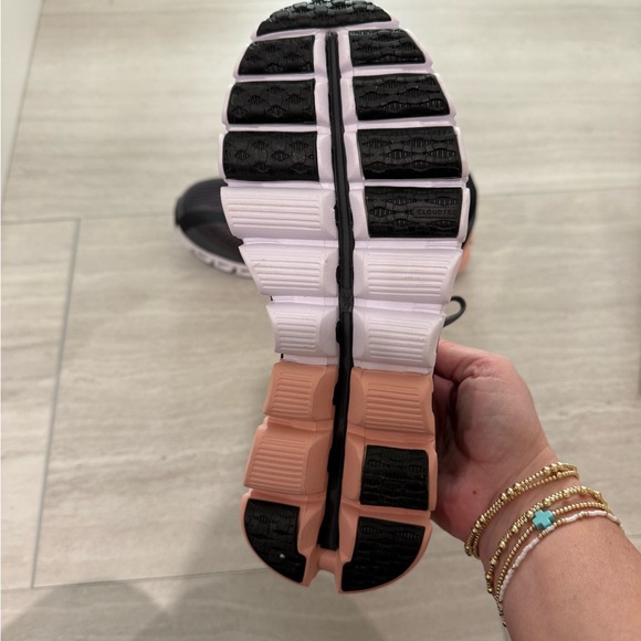 On cloud womens shoes - Picture 3 of 4